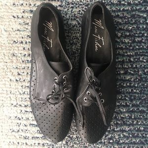 New Marc Fisher Lace-Up Oxford Flats Black Size 7